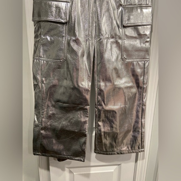 NWT No Boundaries Size XS Silver Metallic Relaxed Fit Wide Leg Cargo Pants - Picture 5 of 11